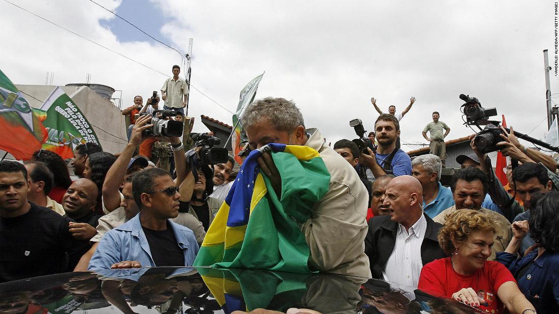 Lula kisses the Brazilian flag as he leaves after casting his vote in São Bernardo do Campo in 2006. Lula ran for his second term in 2006, winning on a run-off vote.