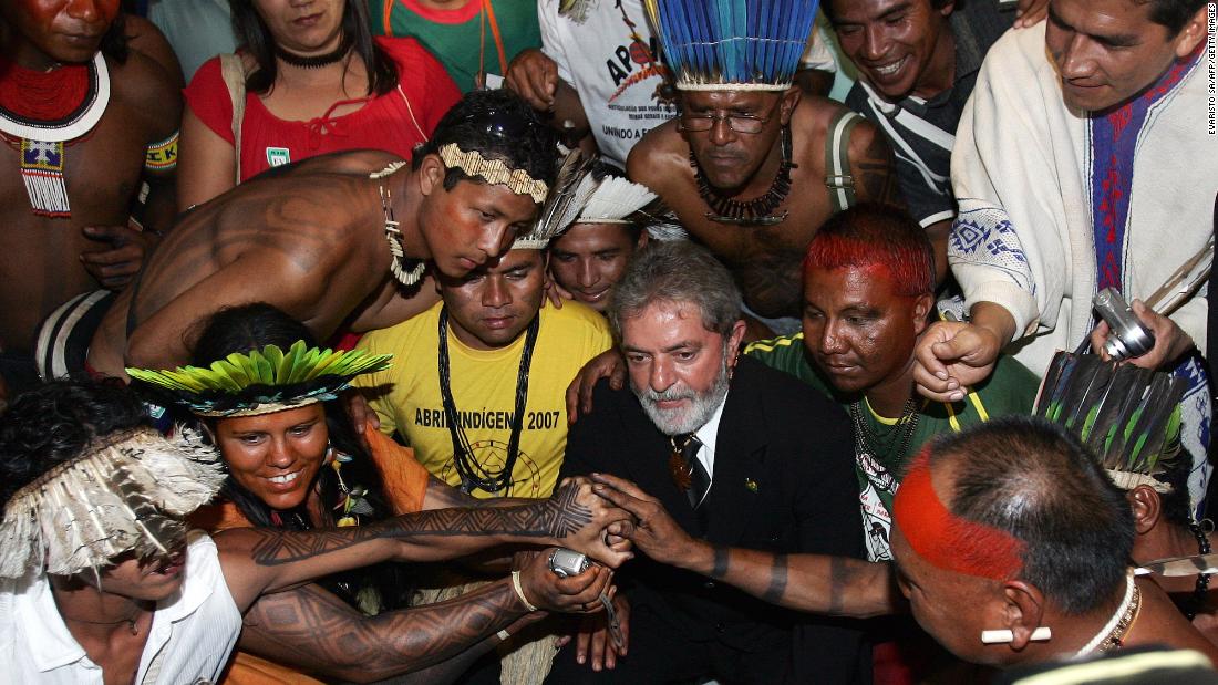 Lula poses with indigenous Brazilians at the Planalto Palace in Brasília in 2007 after signing a decree that created six news indigenous territories.