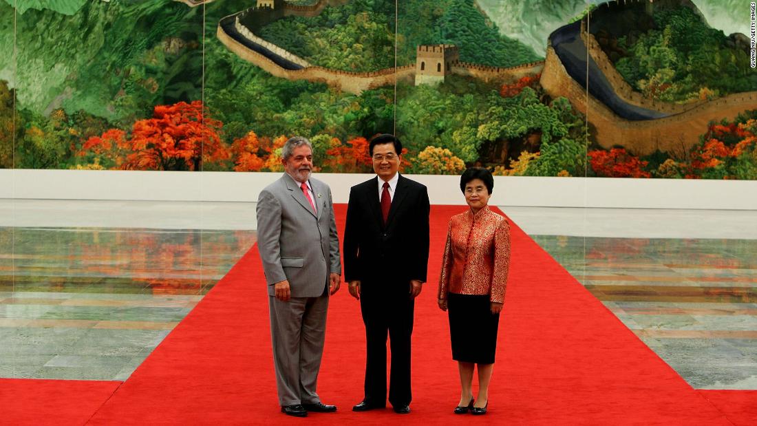 Chinese leader Hu Jintao greets Lula at the Great Hall of People in Beijing, China, in 2008.