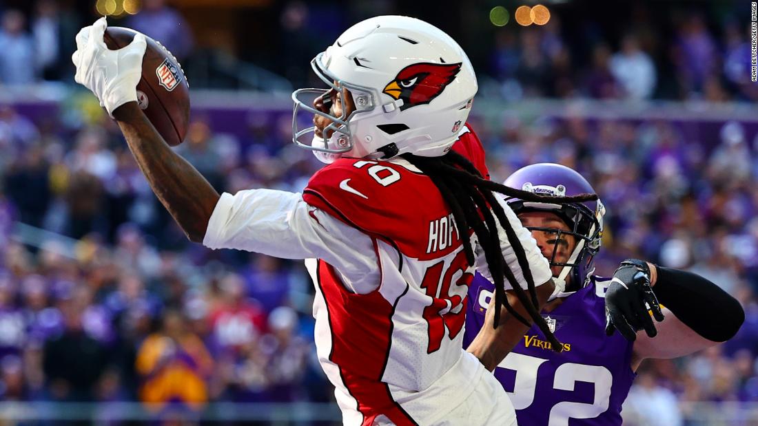 DeAndre Hopkins make an amazing one-handed catch to reel in a touchdown for the Arizona Cardinals against the Minnesota Vikings. Hopkins&#39; excellent display, finishing with the touchdown and 159 receiving yards, wasn&#39;t enough though as the Cardinals lost 34-26 to the Vikings. 
