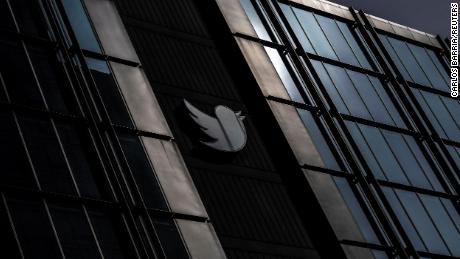 Twitter&#39;s C-suite clears out as Musk cements power over the company 