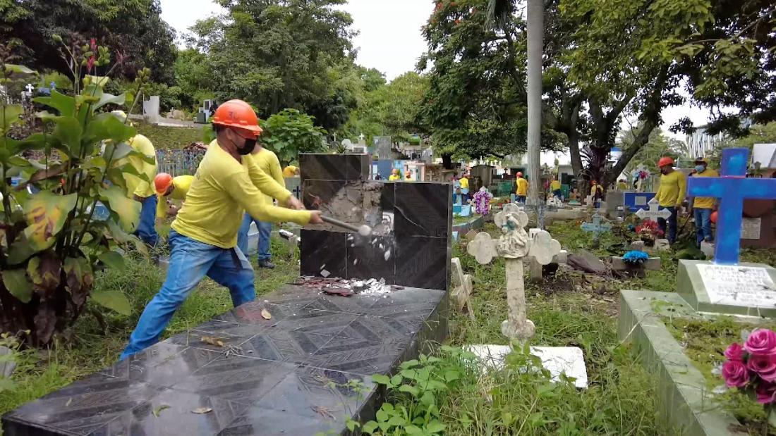 El Gobierno de El Salvador destruye tumbas de pandilleros - CNN Video