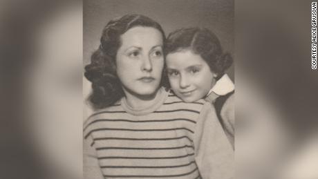 Grusová as a child, with her mother&#39;s younger sister Edith, who survived being sent to Auschwitz.