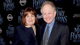 221103135454 ina garten jeffrey texts hp video Ina Garten's husband sends spicy texts that sometimes 'go astray'