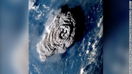 A zoomed-in view of the Tonga eruption, taken by Japan&#39;s Himawari-8 satellite, about 100 minutes after the eruption started. 