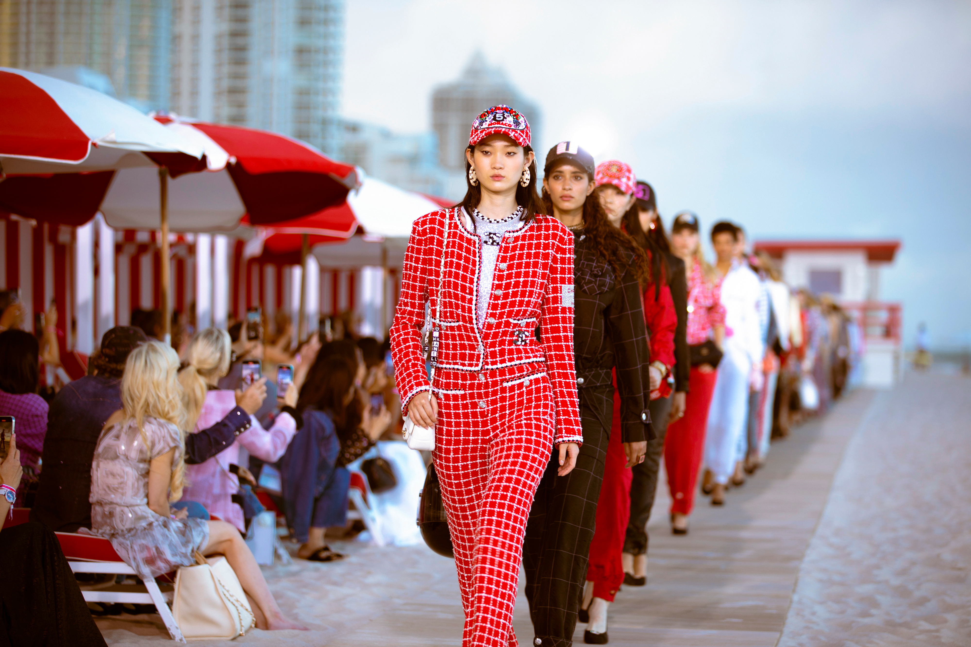 Top 30+ imagen chanel fashion show miami