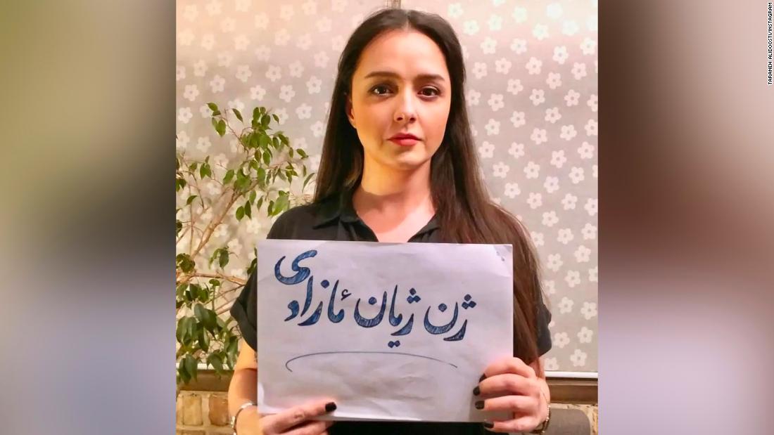 Leading Iranian actor posts picture without hijab in support of anti-government protests