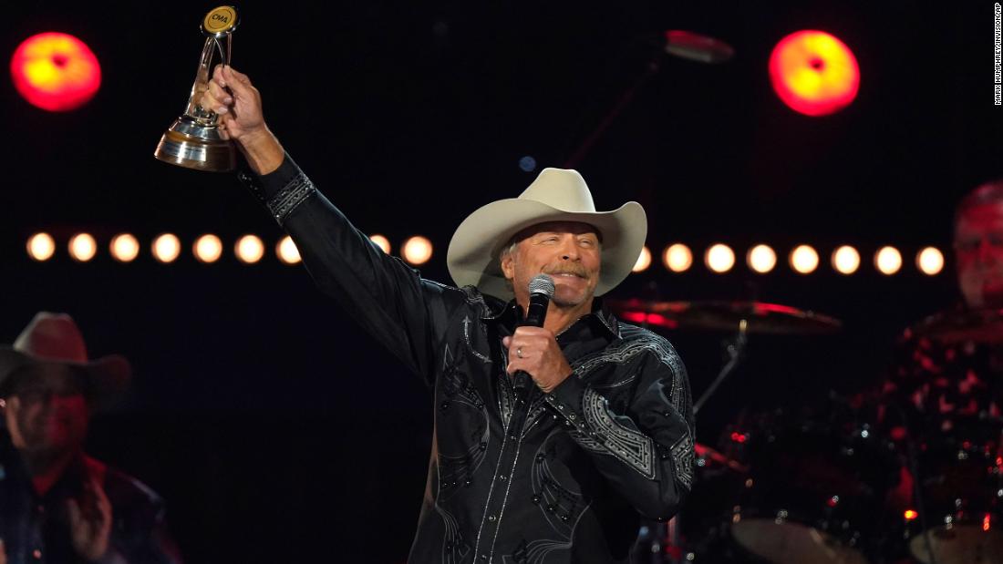 Alan Jackson honored with CMA's lifetime achievement award