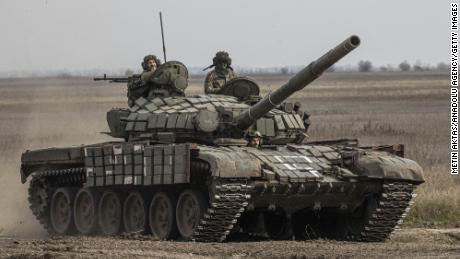 KHERSON OBLAST, UKRAINE - NOVEMBER 09: Ukrainian Armed Forces&#39; military mobility continue toward Kherson front in Ukraine on November 9, 2022. Ukrainian army continue to support its units in Kherson as Russia-Ukraine war continues. (Photo by Metin Aktas/Anadolu Agency via Getty Images)