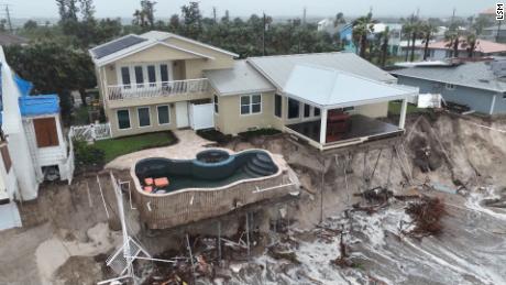 &#39;We are in trouble here in Daytona&#39;: Coastal homes collapse into the ocean