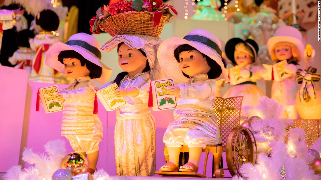 Disneyland agrega muñecas en silla de ruedas a la gira ‘It’s a Small World’
