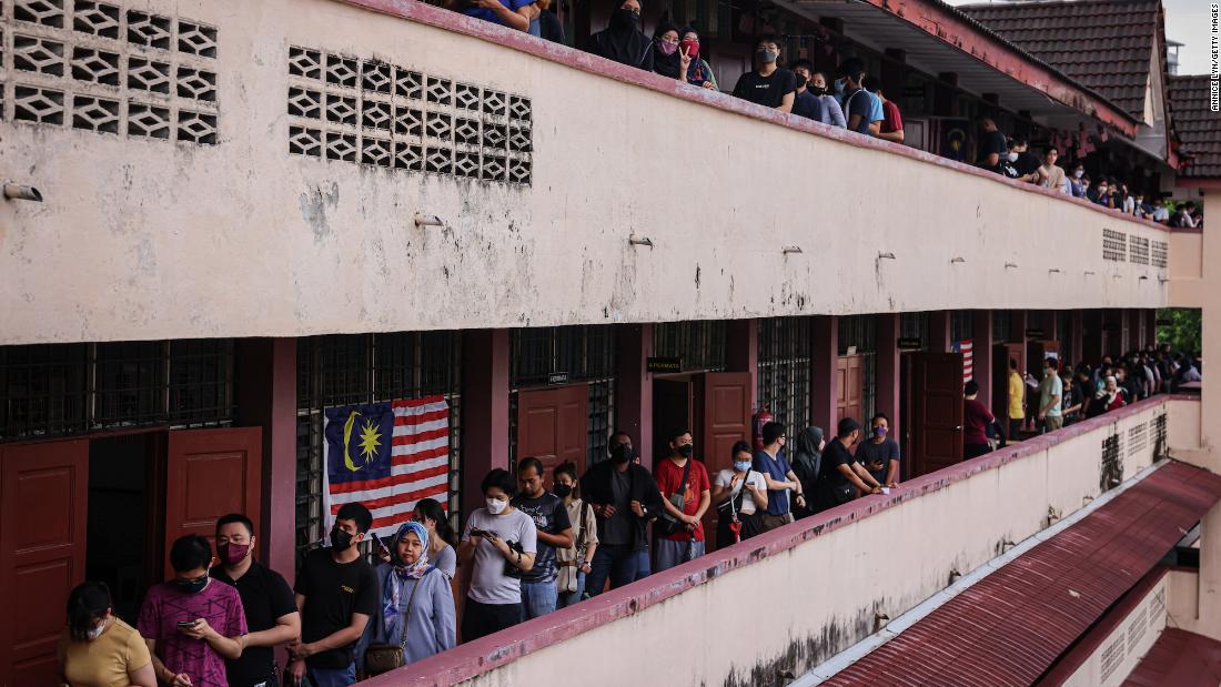 Malaysia faces hung parliament for first time in history