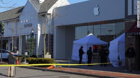 1 dead, at least 19 injured after car drives through Massachusetts Apple store