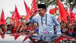 221122121736-anwar-ibrahim-110522-hp-video Malaysia's Anwar becomes prime minister, ending decades-long wait