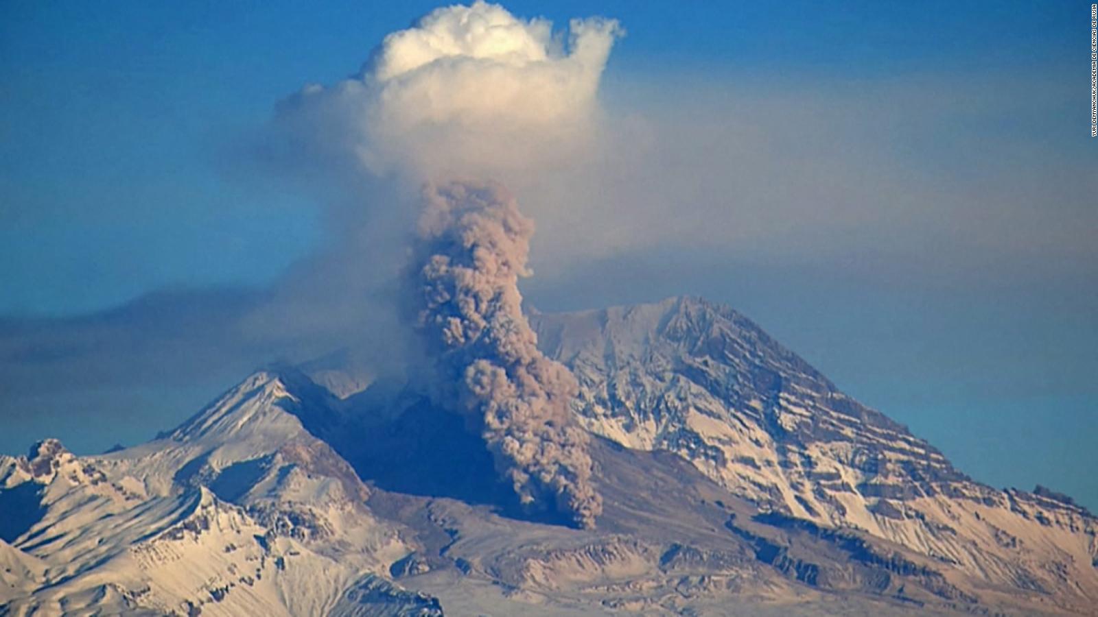 Dos volcanes entran en erupción en la península de Kamchatka en Rusia ...