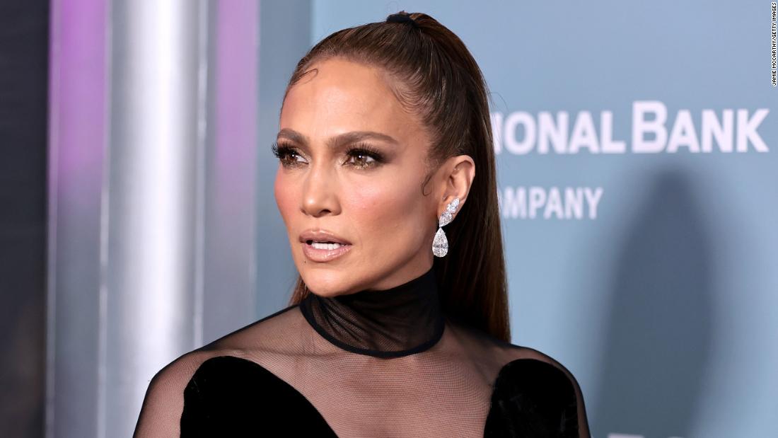 Video: Jennifer Lopez reveals what Ben Affleck engraved on her engagement ring – CNN Video