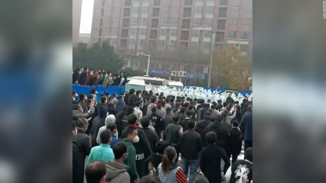 Video shows workers clash with police at world’s largest iPhone assembly factory  – CNN Video