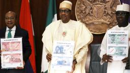 Nigeria menerbitkan kembali uang kertas lama karena kegagalan uang tunai mengancam untuk mengganggu pemilihan