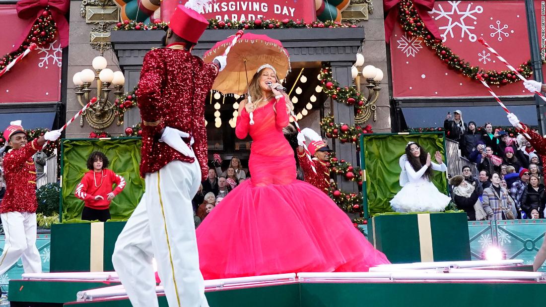 Mariah Carey's twins were the stars of her Thanksgiving Day parade appearance