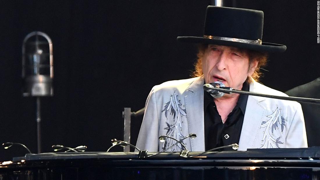 Bob Dylan apologizes for the usage of autopen software to ‘hand-sign’ new e book