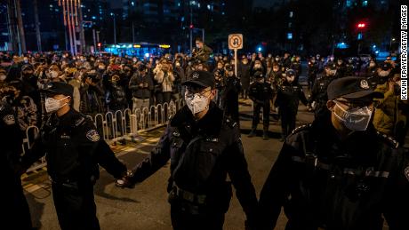 Police form a cordon  during a protest against Chinas strict zero COVID measures on November 27, 2022 in Beijing, China. 