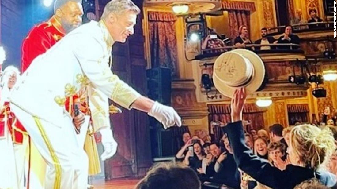 Watch: Nicole Kidman stuns Broadway crowd with generous bid for Hugh Jackman’s hat – CNN Video