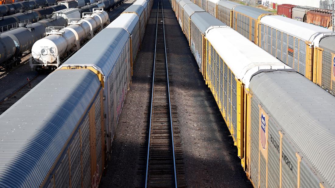 'Grave urgency': Over 400 business groups plead with Congress to prevent rail strike