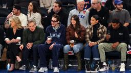 221128130100 pete davidson emily ratajkowski 112722 hp video Pete Davidson and Emily Ratajkowski spotted at Knicks game