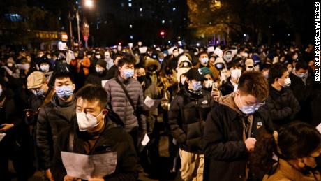 Protesters shout slogans against China&#39;s strict zero-Covid measures on November 28, 2022 in Beijing.