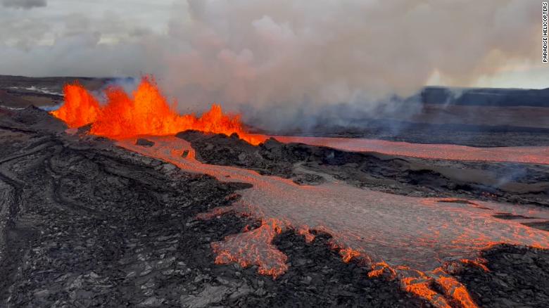 El Mauna Loa presenta 2 nuevos flujos de lava. Mira las impresionantes ...