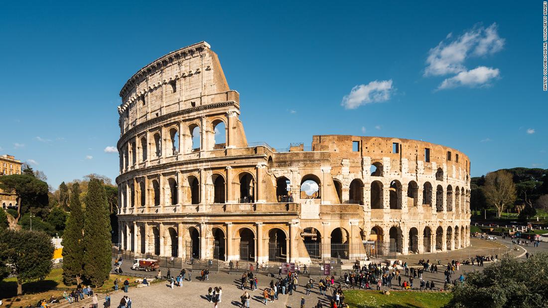 Rome’s fake ‘gladiators’ arrested for alleged tourist extortion