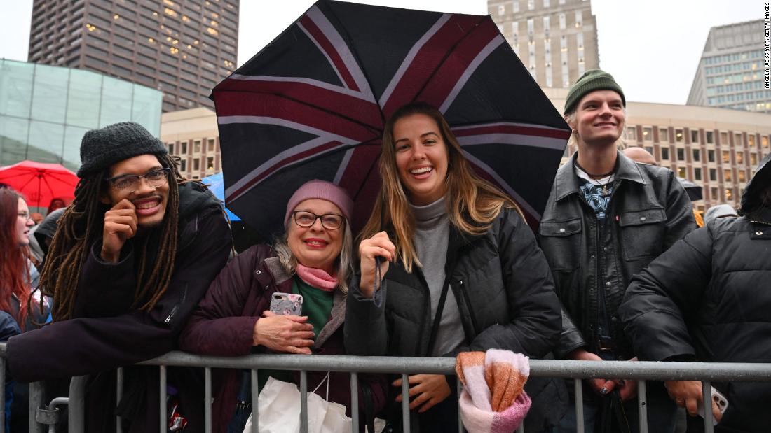 People in Boston await the royal couple&#39;s arrival at City Hall Plaza on Wednesday.