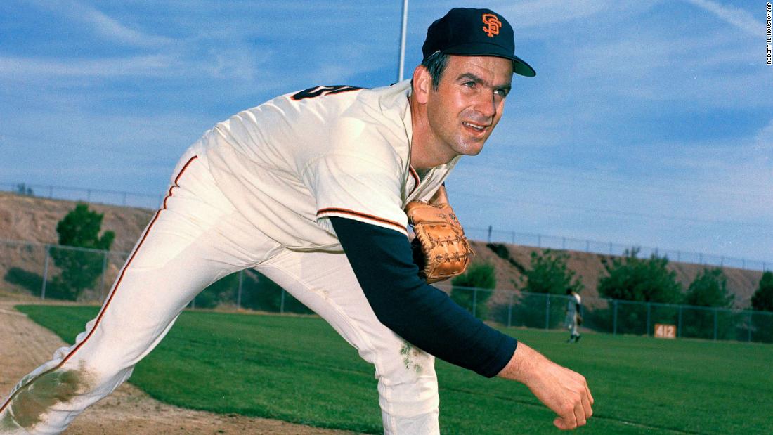 Gaylord Perry: Hall of Famer and two-time Cy Young winner dead at