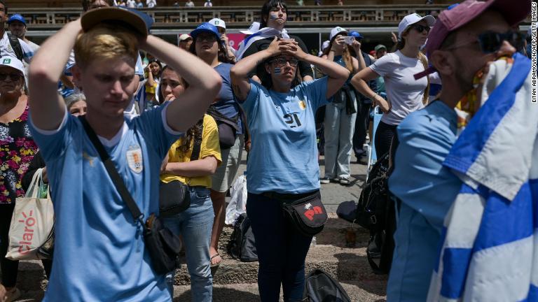 FIFA abre procedimiento contra cuatro jugadores de Uruguay por episodios  tras eliminación