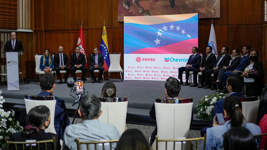 Venezuela and Chevron sign oil contract in Caracas