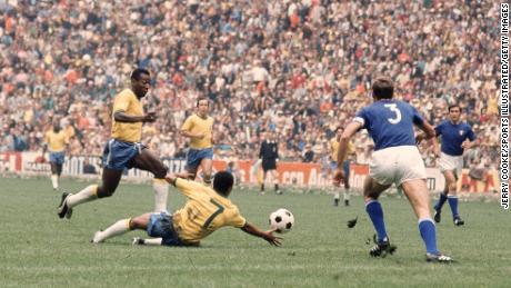 Pelé in action against Italy in the 1970 World Cup final. 