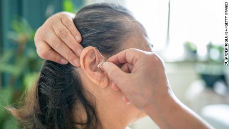How are hearing aids and dementia related? A new study explains 