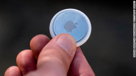 SAN FRANCISCO, CALIFORNIA - MARCH 14, 2022: Discussion of of Apple AirTags by Washington Post reporter Geoff Fowler in San Francisco, California Monday March 14, 2022. (Melina Mara/The Washington Post via Getty Images)