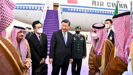Chinese President Xi Jinping arrives in Riyadh, Saudi Arabia, on December 7, 2022.