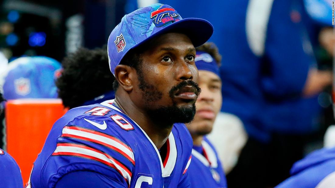 Von Miller's history with No. 40 now extends to Bills