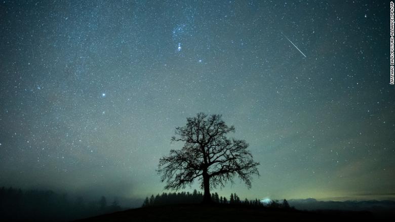 Expert reveals the best way to see a meteor shower