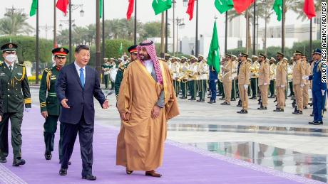 Bin Salman welcomes the Chinese leader to Riyadh.