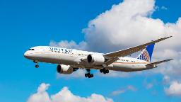 United memesan 200 pesawat Boeing, memberikan dua jet bermasalah mosi percaya
