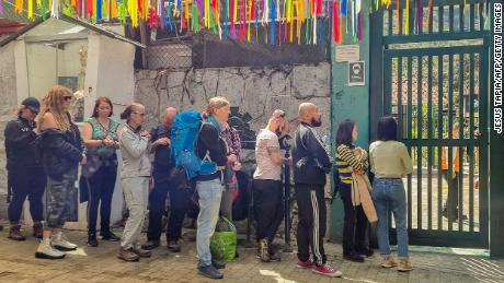 Hundreds of tourists stranded in Machu Picchu amid Peru protests
