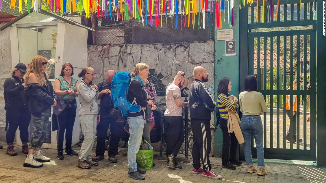 Tourists stranded in Machu Picchu amid Peru protests