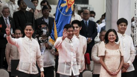 Ferdinand &quot;Bongbong&quot; Marcos Jr., the Philippines&#39; president, center, waves during the swearing-in ceremony in Manila, on June 30, 2022. 
