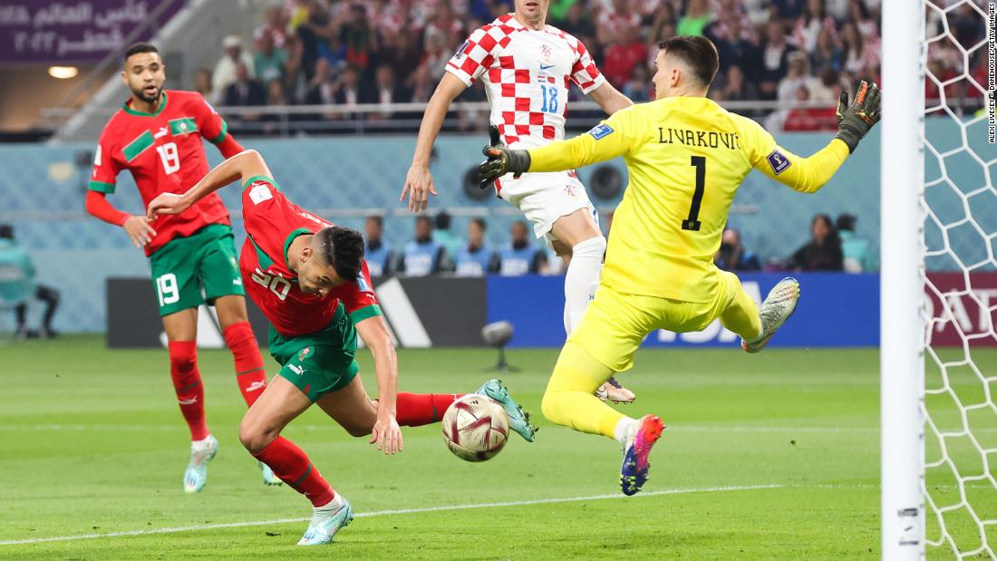 Morocco&#39;s Achraf Dari scores a header to tie the match against Croatia. Croatia ultimately regained the lead with a goal from Mislav Oršić.