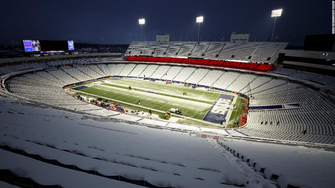 Before dramatic Buffalo Bills victory, game was paused due to fans throwing  snowballs onto field