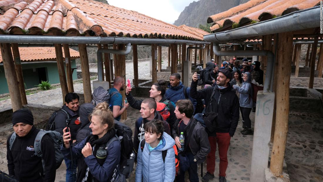 Peru evacuates hundreds of stranded tourists amid protests