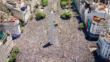 Aerial view of fans of Argentina gathering at the Obelisk as they wait for the team&#39;s victory parade.